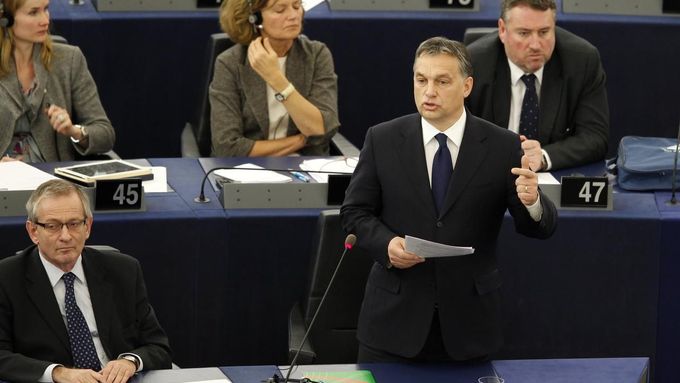 Najednou to jde. Orbán a jeho vláda prý zákony přehodnotí.