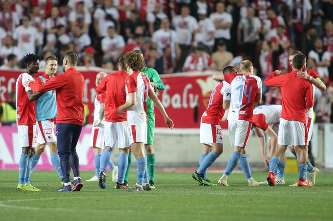 Semifinále MOL Cupu 2018/19, Slavia - Sparta: Radost fotbalistů Slavie po zápase