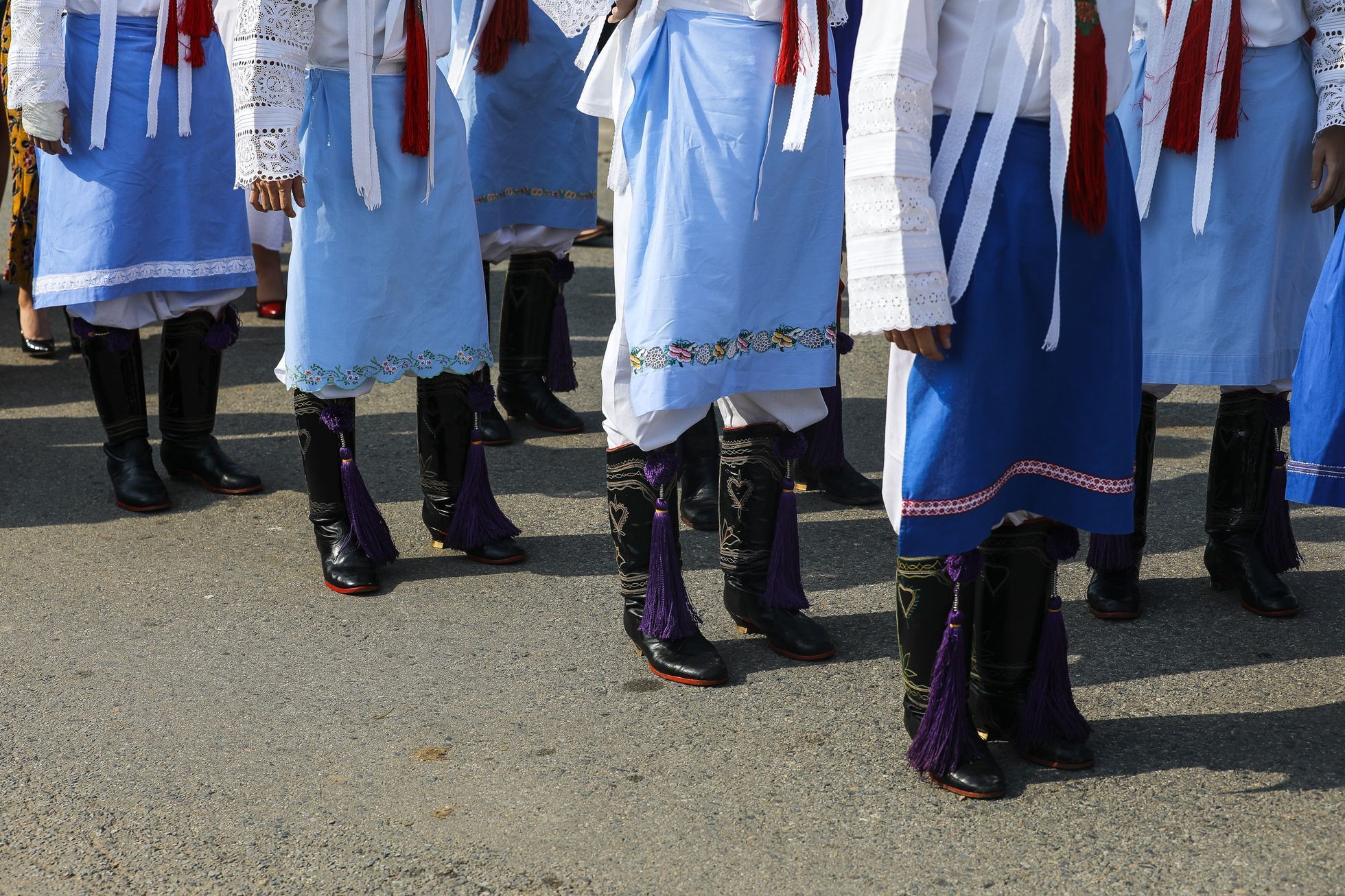 Obce zasažené tornádem, měsíc poté, hody - pouť, kroje, tradice, folklór - Mikulčice, Moravská Nová Ves, Hrušky, Hodonínsko, tornádo