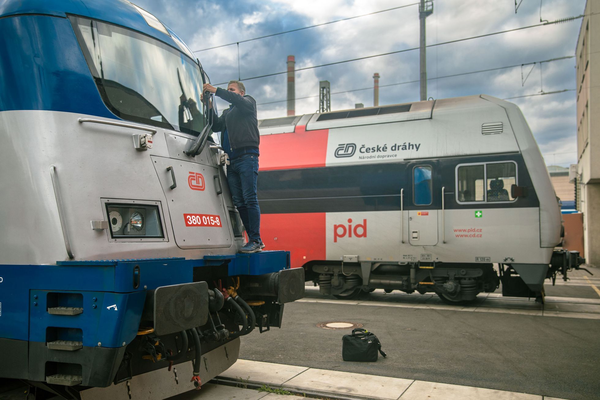 Strojvůdce, vlak, české dráhy, doprava, železnice, koleje, dopravce, řízení vlaku