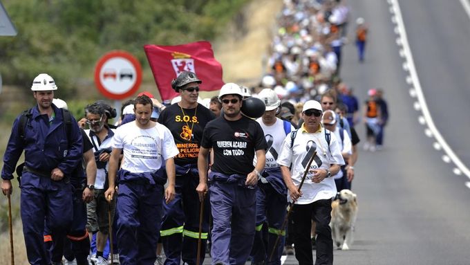 Tradiční projev krize ve Španělsku: horníci se dávají na pochod.