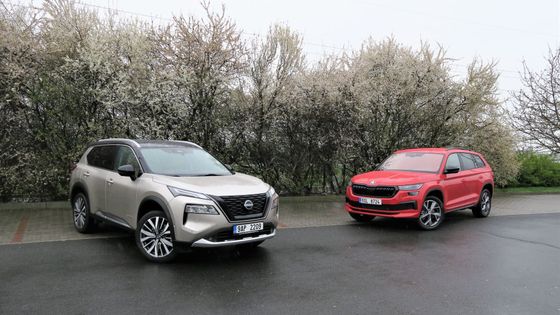 Baterie, nebo komprese? Srovnání spotřeby Škody a Nissanu s netypickým pohonem