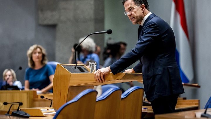 "Je čas předat štafetu." Dlouholetý nizozemský premiér Rutte po pádu vlády končí