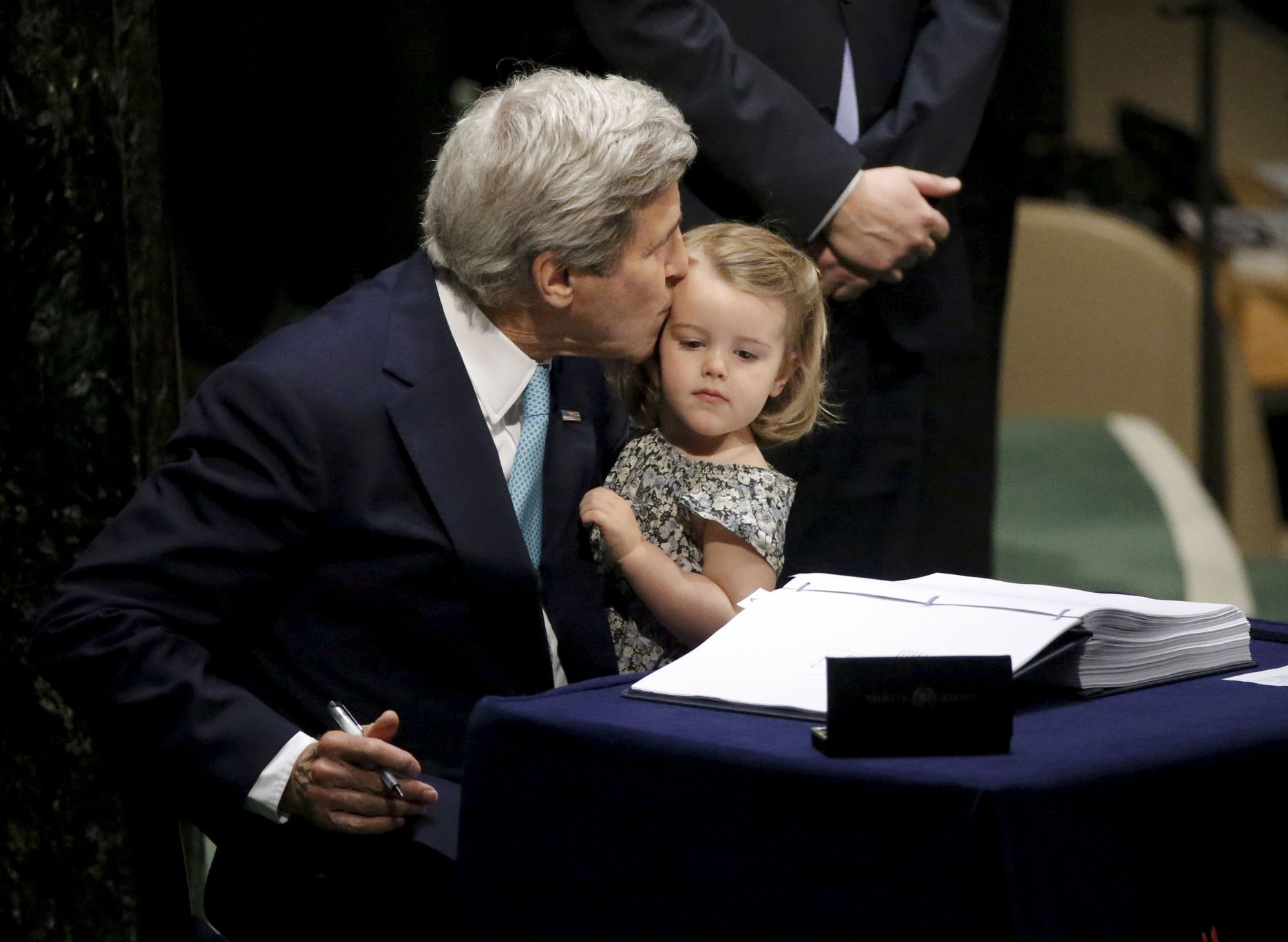John Kerry - vnučka - dohoda o klimatu