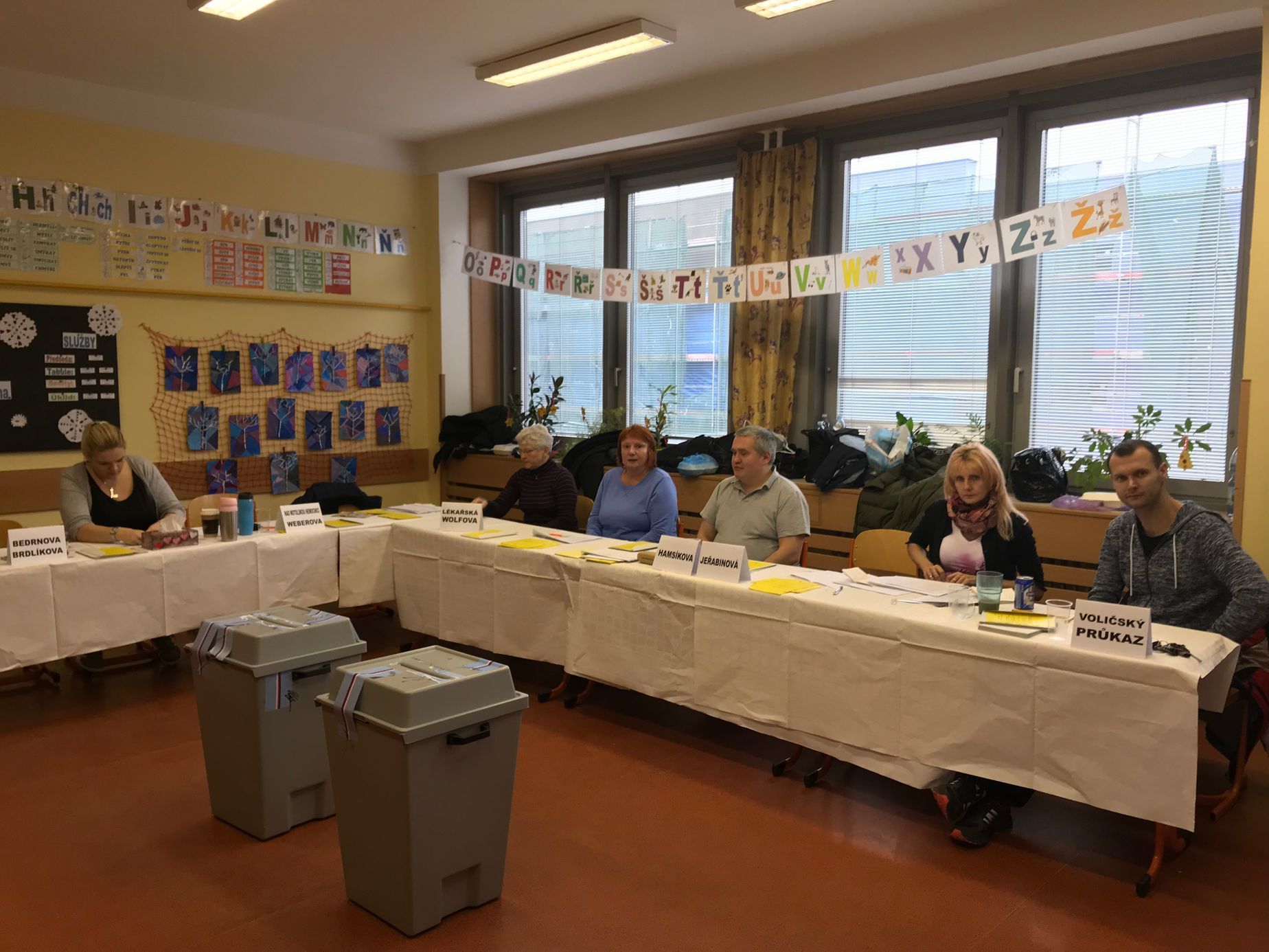 Prezidentské volby 2018, komise na ZŠ Weberova v Motole