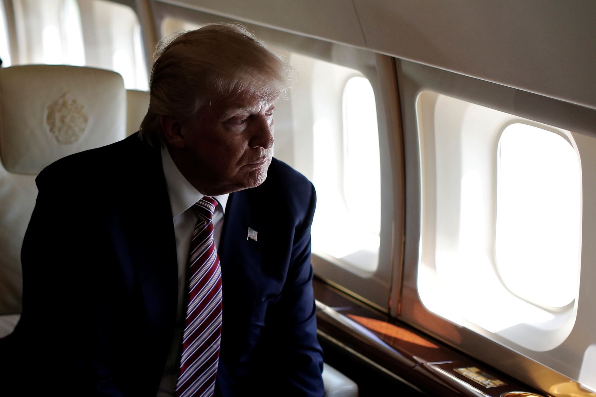 Donald Trump na palubě svého letadla.