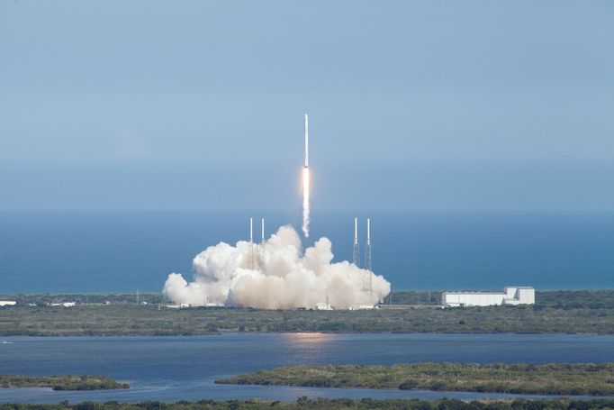 SpaceX, Falcon 9