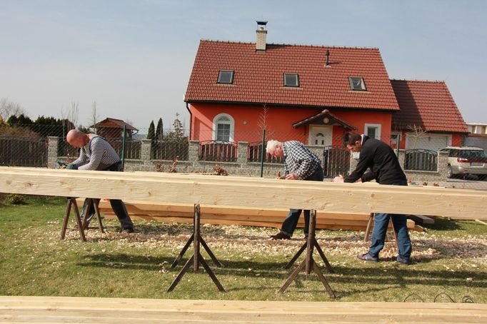 Stavba kaple v obci Krasová na Blanensku. Červenec 2018.