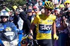 Skandál na Tour de France, Froome málem přišel o žlutý trikot po kolizi s motorkou