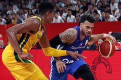 Hrdina Schilb. Zraněný basketbalista nechce přijít o bitvu s Austrálií, Čechům pomůže