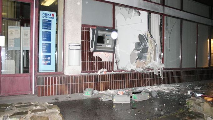 Bankomat není třeba vytrhávat, zloději v současnosti používají stále sofistikovanější skenování karet...