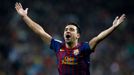 Španělský fotbalista Xavi Hernandéz z klubu FC Barcelona se raduje z gólu do sítě Realu Madrid.