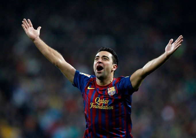 Španělský fotbalista Xavi Hernandéz z klubu FC Barcelona se raduje z gólu do sítě Realu Madrid.