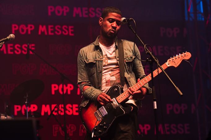 Snímek z vystoupení kapely Algiers.