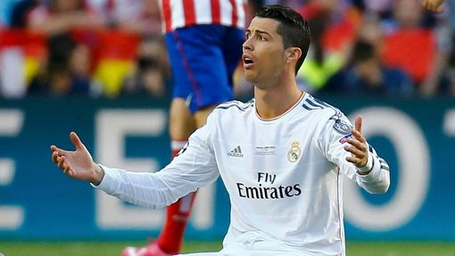 Real Madrid's Cristiano Ronaldo gestures to the referee during their Champions League final soccer match against Atletico Madrid at Luz stadium in Lisbon, May 24, 2014. R