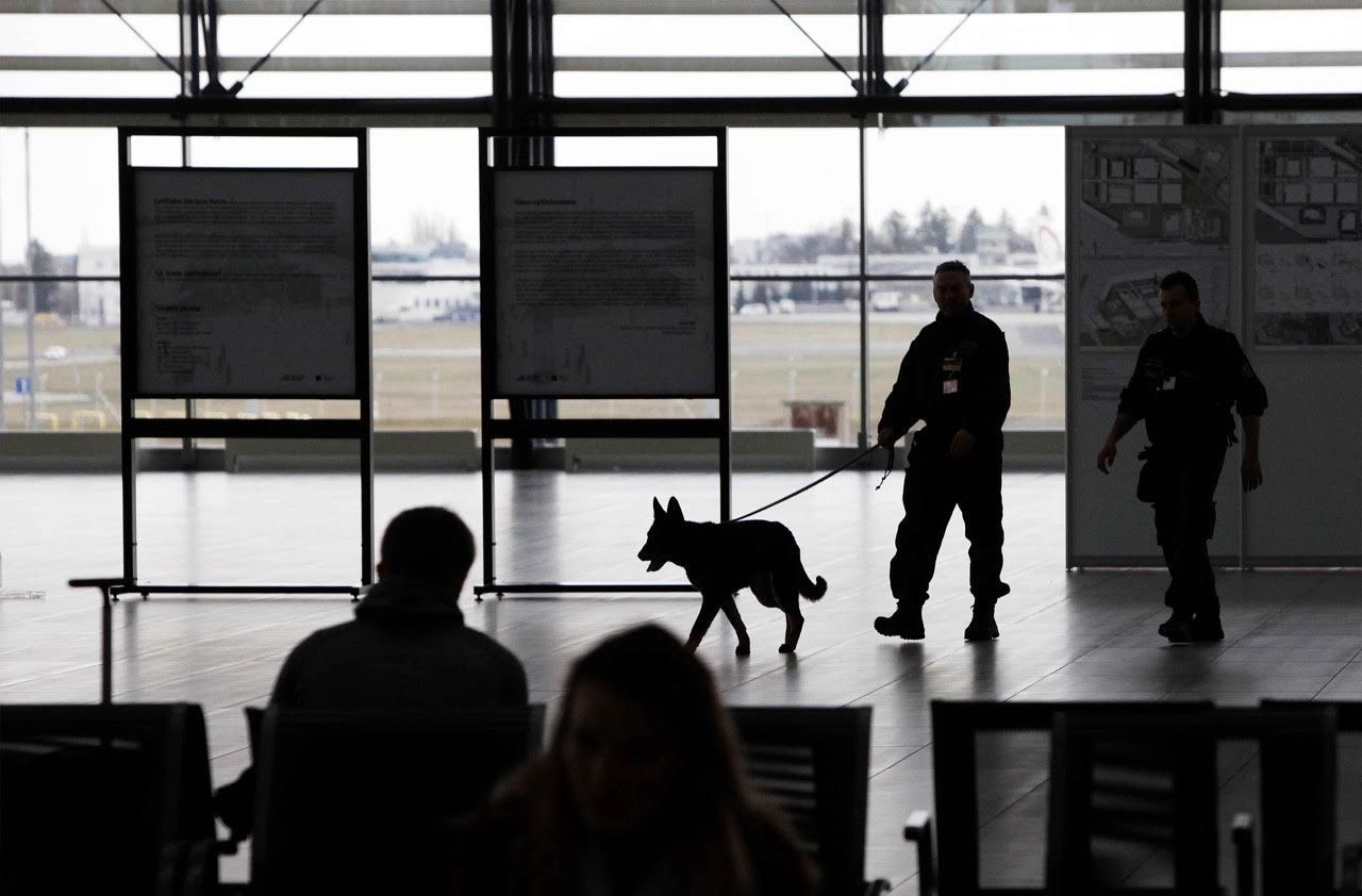 Mimořádná bezpečnostní opatření na pražském letišti