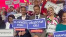 Karel Dvořák jako jednička kandidátky v Praze při společném focení na sněmu STAN vedle předsedy hnutí a lídra Středočeského kraje Víta Rakušana.