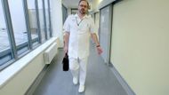 Jan Schraml (45) sem poprvé přišel jako mladý lékař před dvaceti lety, dnes je primářem Kliniky urologie a robotické chirurgie.