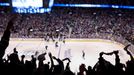 Snímek z hokejového Stanley cupu, který byl pořízen tilt-shift objektivem.