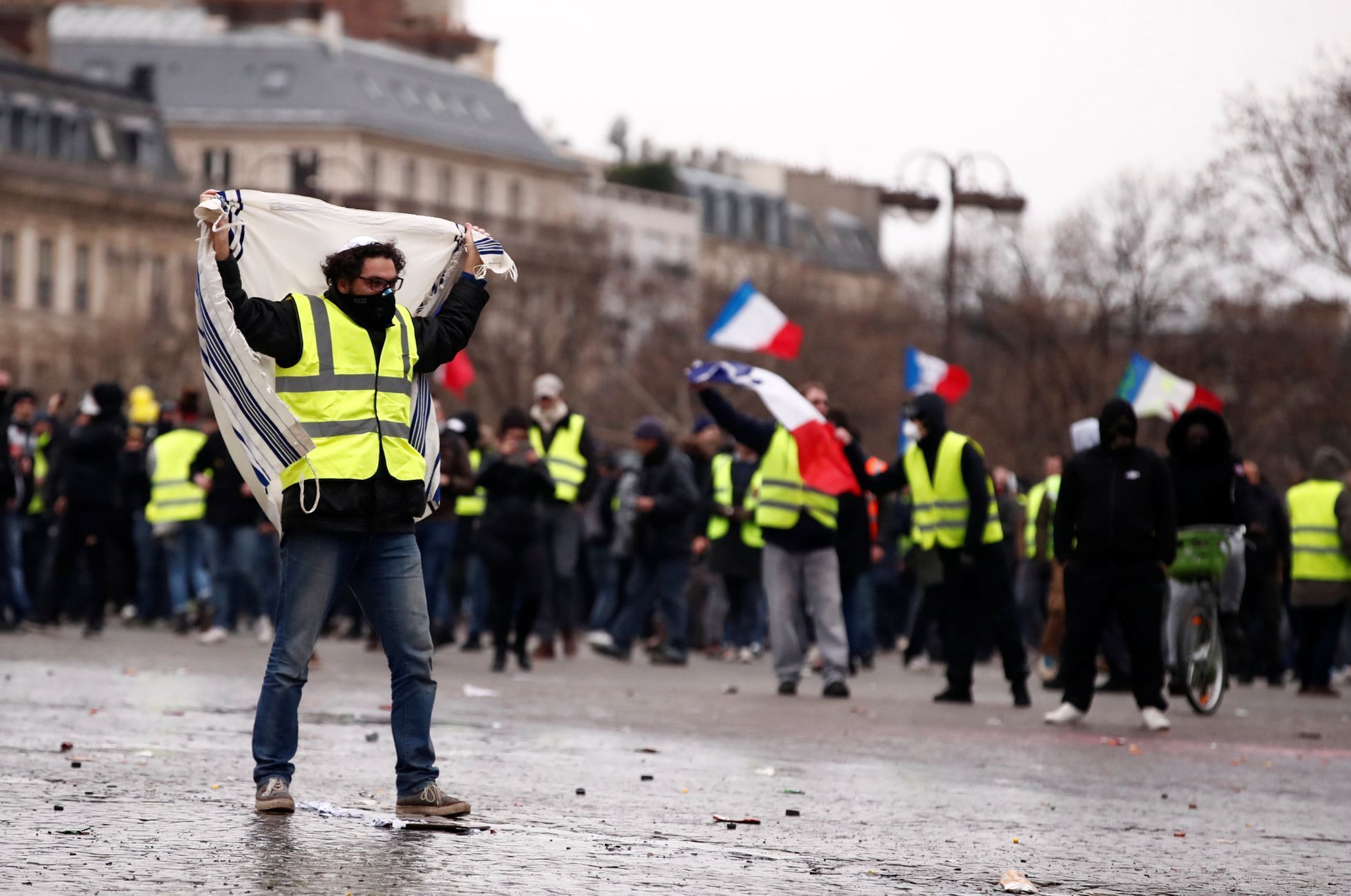 Protesty příznivců hnutí žlutých vest ve Francii