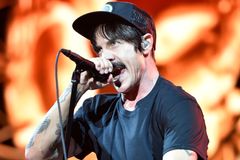 Recenze: Red Hotům chybí nové hity, ale energie mají na rozdávání. Kiedis se konečně naučil zpívat
