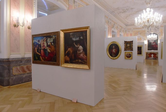 Bonifazio Veronese: Svatá rodina s dítětem mezi sv. Janem Křtitelem a sv. Jakubem, kolem roku 1530, a Annibale Carracci: Latona a sedláci, kolem roku 1588.