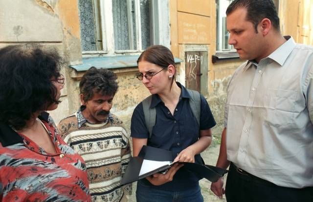 Člověk v tísni slaví