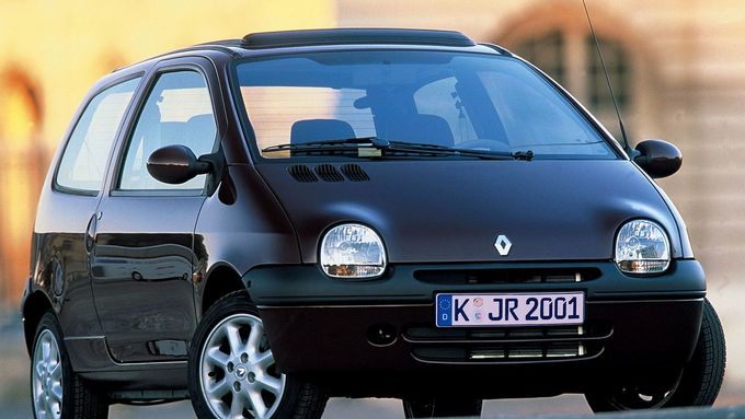 Okatý diblík slaví třicítku. Renault Twingo lámal rekordy a tvůrcům hrozilo vyhynutí