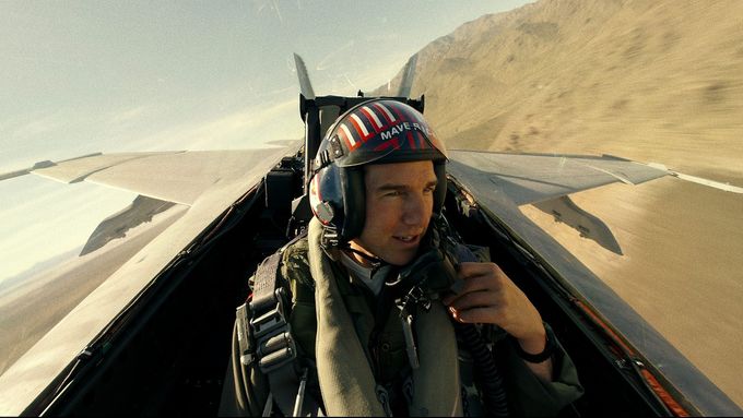 Tom Cruise alias Maverick se z pozice nováčka posunul v novém Top Gunu do role zkušeného pilota a učitele.