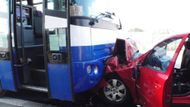 Všichni cestující z plně obsazeného autobusu jsou v pořádku.