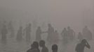 Hindu devotees take a holy dip in the waters of river Ganges amid fog ahead of the "Kumbh Mela" (Pitcher Festival) in the northern Indian city of Allahabad January 13, 2013. During the festival, Hindus take part in a religious gathering on the banks of the river Ganges. "Kumbh Mela" will return to Allahabad in 12 years. REUTERS/Ahmad Masood (INDIA - Tags: ENVIRONMENT SOCIETY RELIGION) Published: Led. 13, 2013, 7:08 dop.