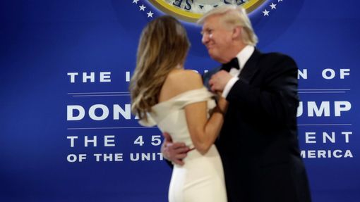 Donald Trump s manželkou Melanií na plese po inauguraci.