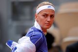 Česká tenistka se mračila už na začátku zápasu a moc důvodů k úsměvu neměla ani po pár gemech.