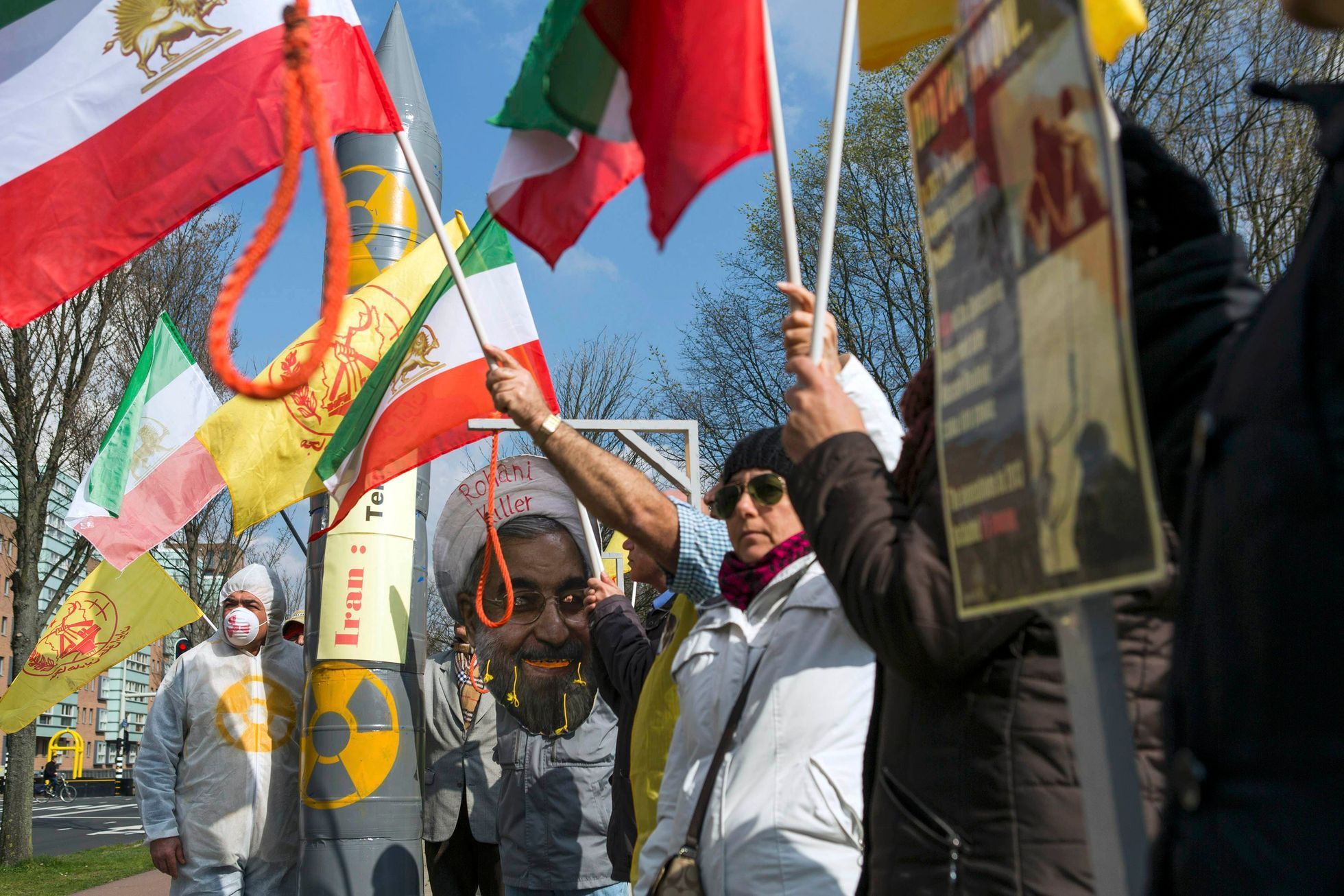 Protesty na jaderném summitu v Haagu.