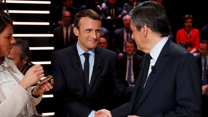 Kandidáti Emmanuel Macron a François Fillon.