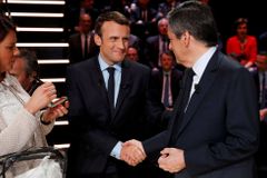 V první prezidentské debatě ve Francii zabodoval Macron. Diskutovalo se o burkinách i euru
