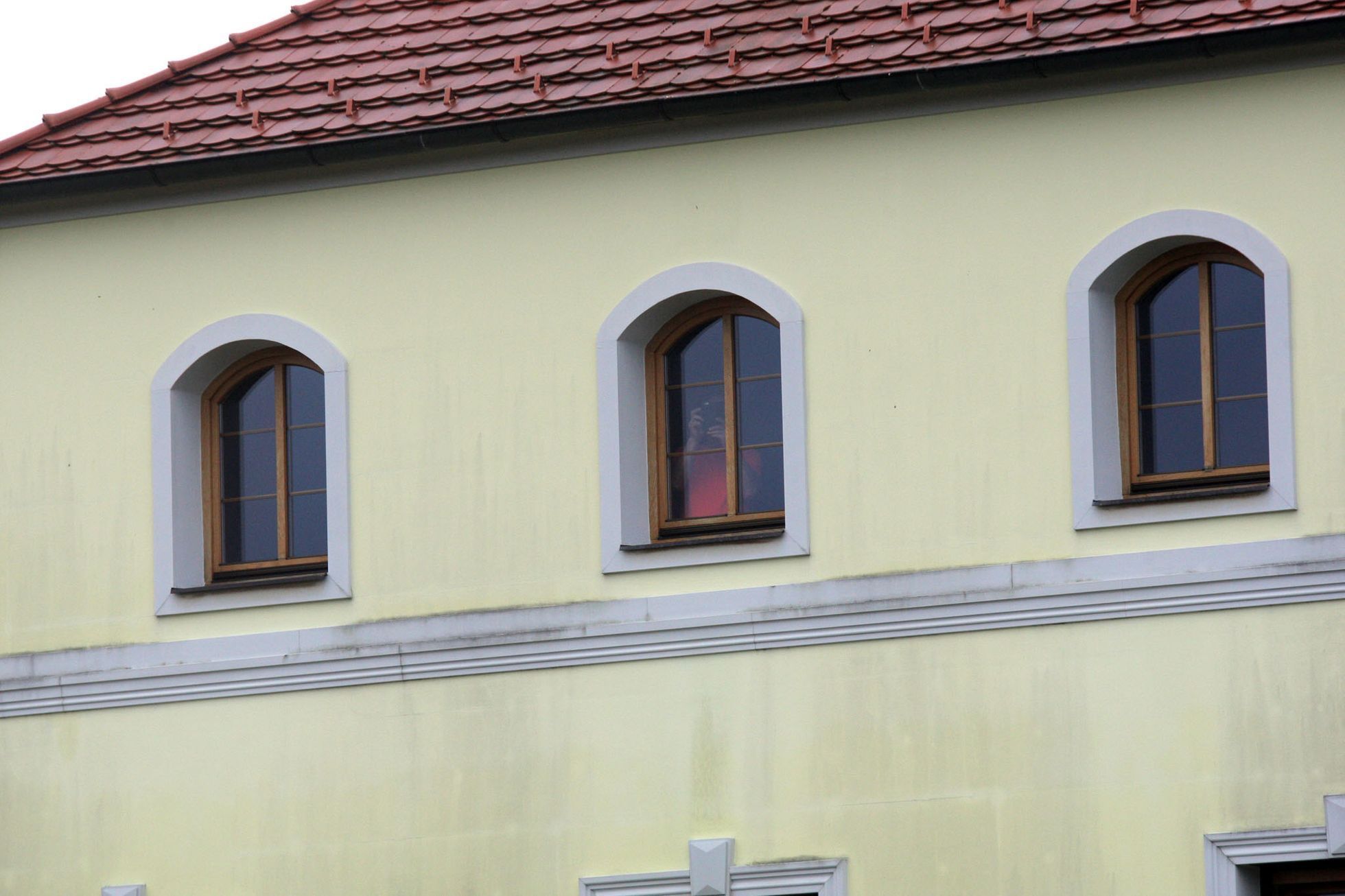 Velkorypadlo před domem Jana Dienstla v Třebívlicích