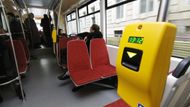 Interiér nové tramvaje.