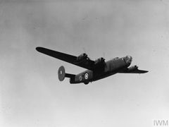 Bombardér B-24 Liberator patřící k Jakšově 311. československé bombardovací peruti RAF