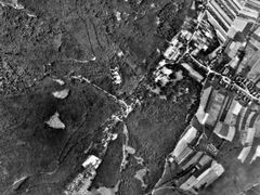Letecký snímek na krušnohorskou obec Jezeří v roce 1936