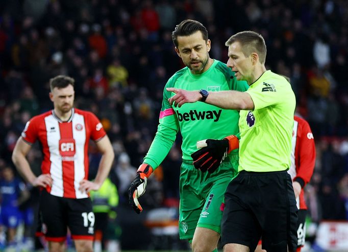 Soccer Football - Premier League - Sheffield United v West Ham United - Bramall Lane, Sheffield, Britain - January 21, 2024 West Ham United's Lukasz Fabianski remonstrate