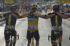 Podvody s motorky v kolech byly možná i na loňské Tour de France