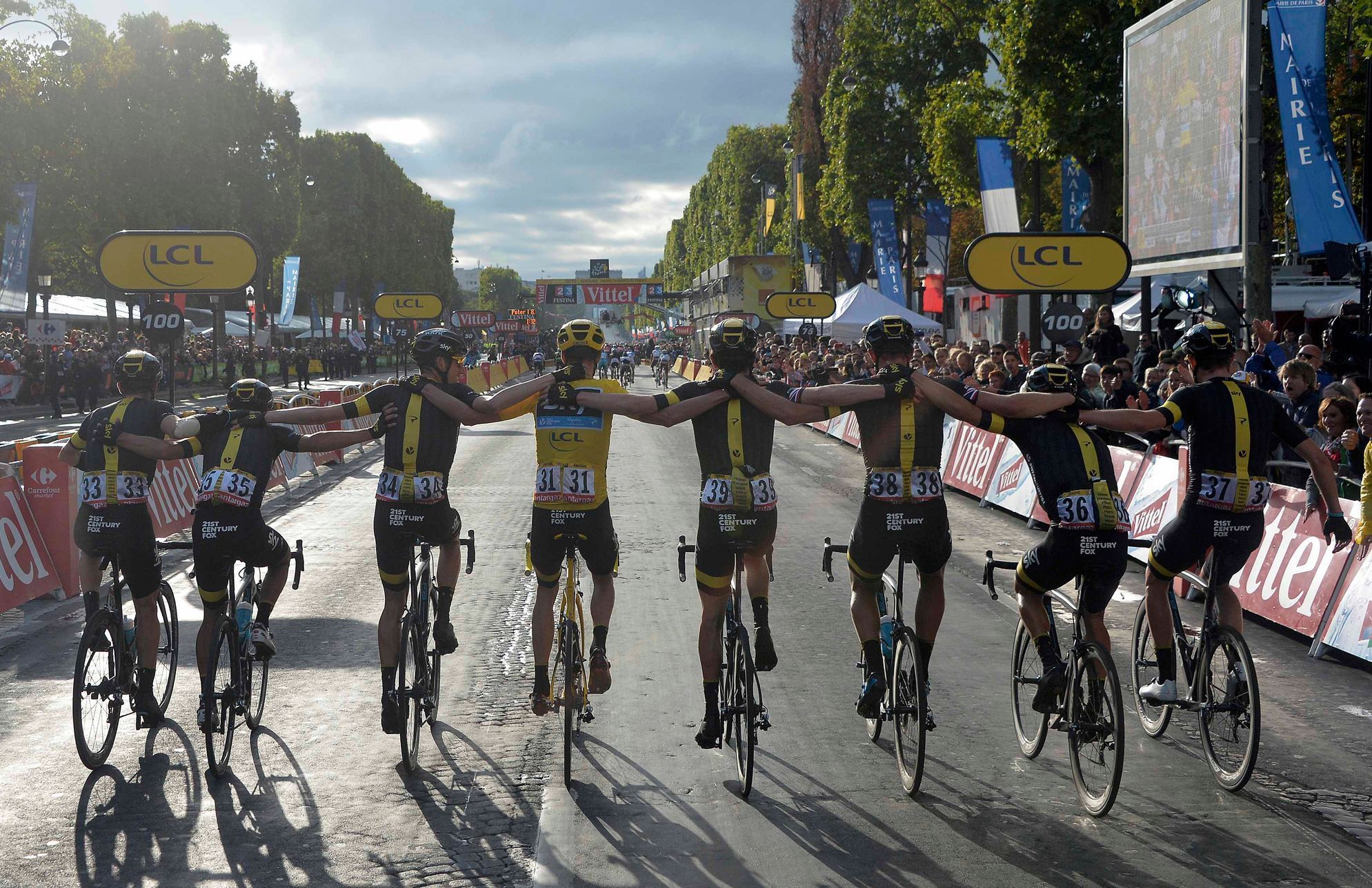 Tour de France 2015: Chris Froome a tým Sky před cílem v Paříži