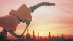 Ropa, benzin, rafinerie, ilustrační foto