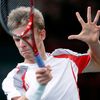 Jihoafrický tenista Kevin Anderson v utkání pařížského turnaje Masters 2012 proti Čechovi Tomáši Berdychovi.
