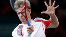 Jihoafrický tenista Kevin Anderson v utkání pařížského turnaje Masters 2012 proti Čechovi Tomáši Berdychovi.