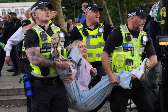Protest nebyl povolen, protože britská vláda organizace Palestine Action považuje za teroristickou organizaci.