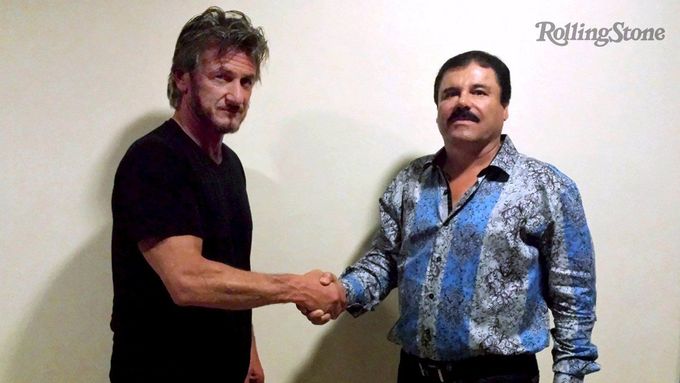 Americký herec Sean Penn během setkání s mexickým narkobaronem Joaquínem "Prckem" Guzmánem, v té době na útěku.