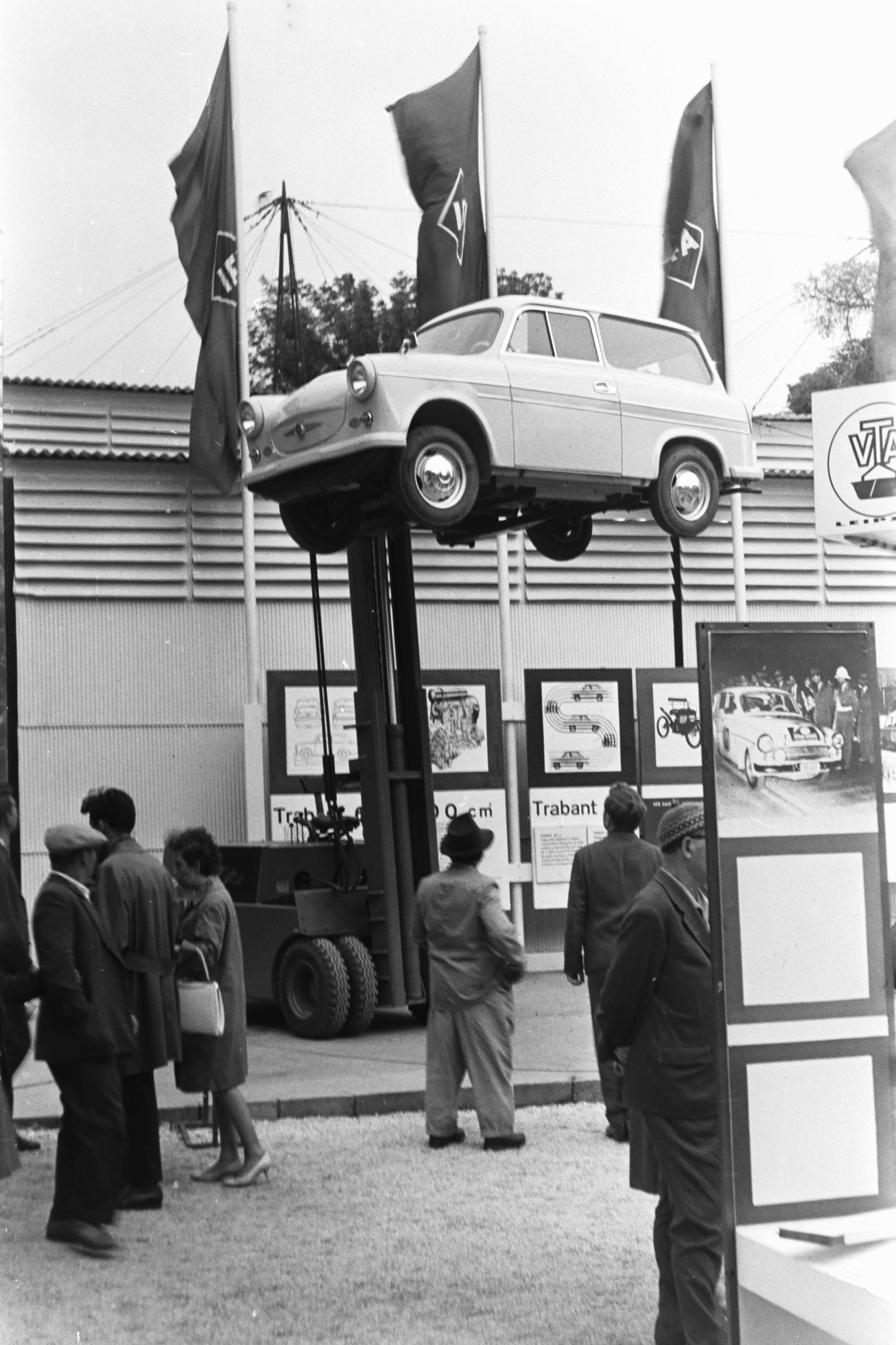 socialistické autosalony a veletrhy