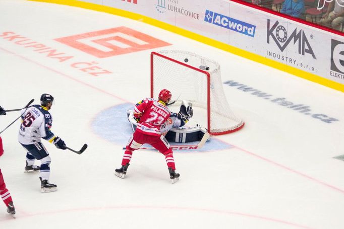 TELH, Třinec-Vítkovice: Jiří Polanský dává gól